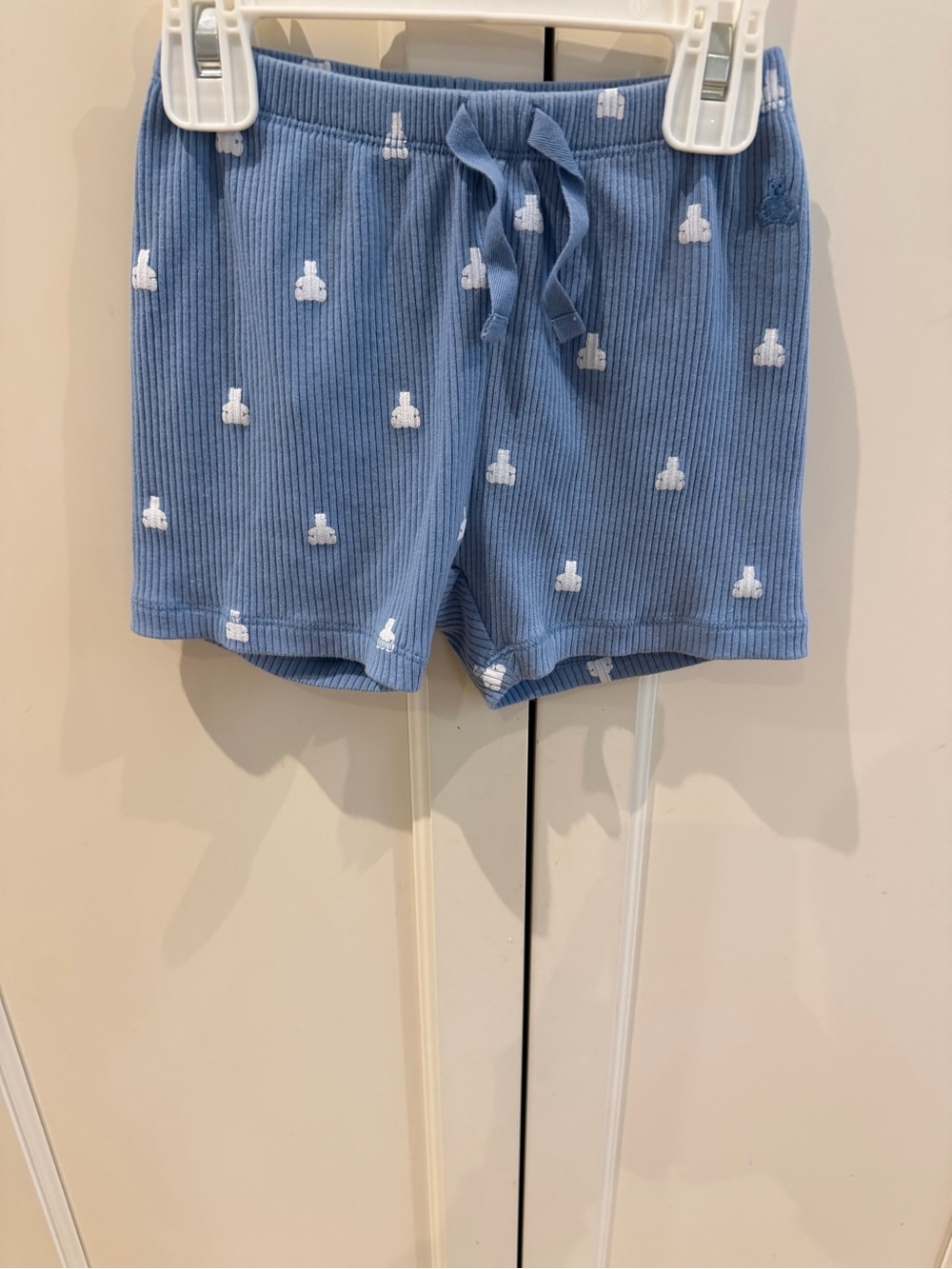 GAP 12-18m Light Blue Ribbed Knit Shorts with White bear pattern